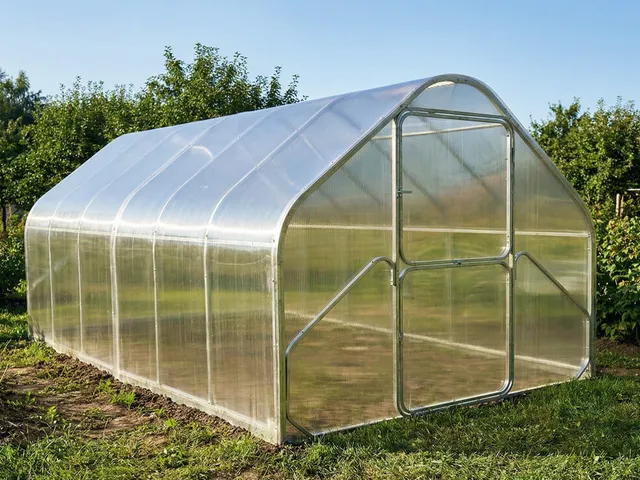 Szklarnia z poliwęglanu GT "Domek Gaudi"