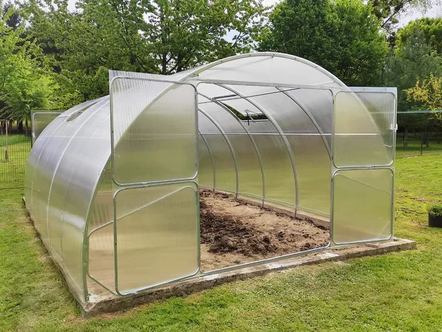 Szklarnia z poliwęglanu GT "Mocna szeroka GAUDI 40"