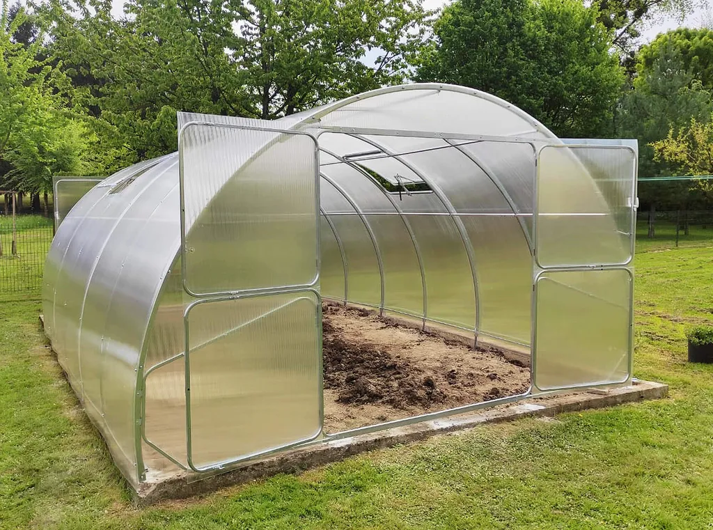 Szklarnia z poliwęglanu GT "Mocna szeroka GAUDI 40"